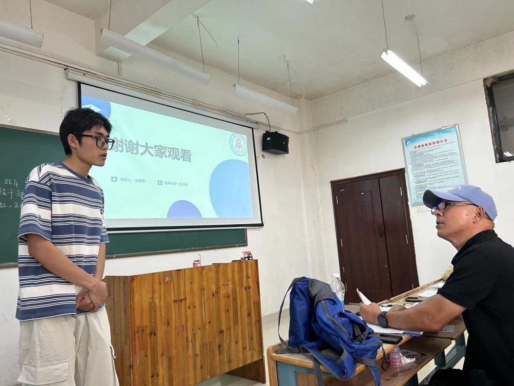 加强毕业论文（设计）指导和管理工作