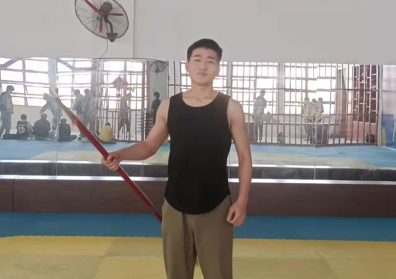 怀揣着对公益与篮球的热忱