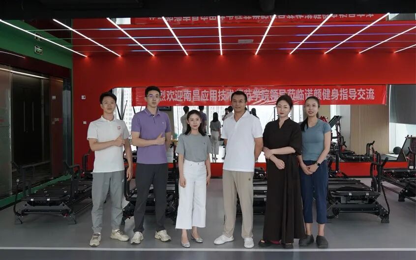 轻装迎夏”线上微摄影与绘画活动
